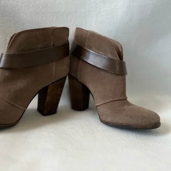 BCBG Size 7M Taupe Leather/Suede Booties - Picture 5 of 16